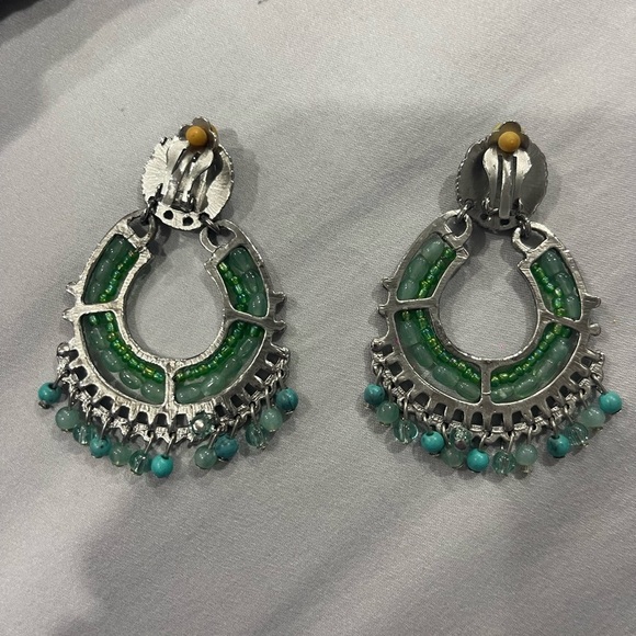 Vintage Clip earring one ringtone is gone on one of then they are in good condit - Picture 2 of 3